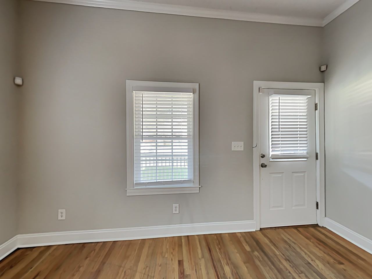 3136 E Point St - Photo 2 of 24