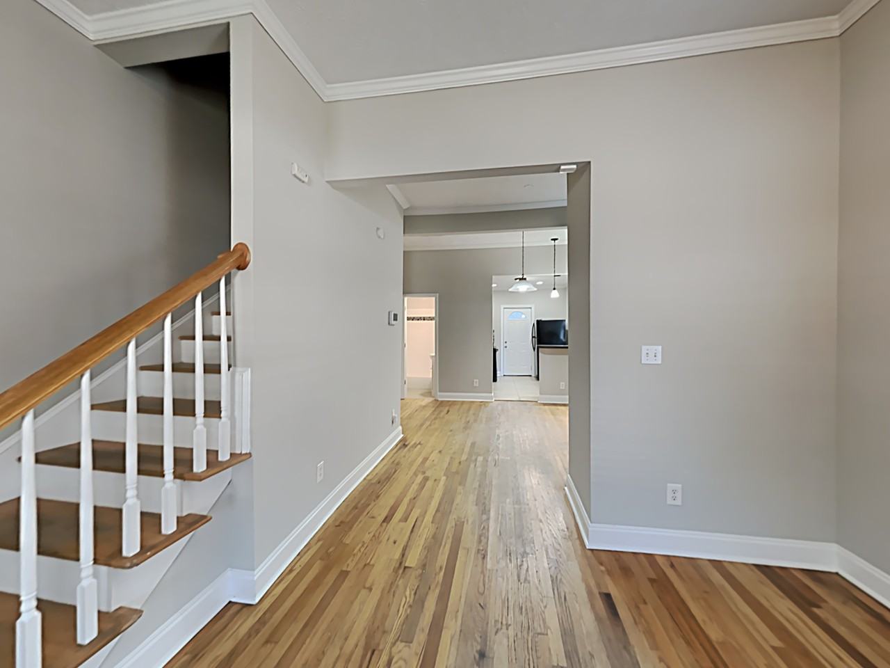 3136 E Point St - Photo 3 of 24