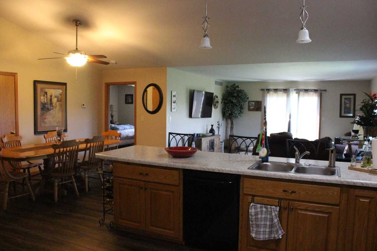 1724 Crooked Avenue - Photo 2 of 8