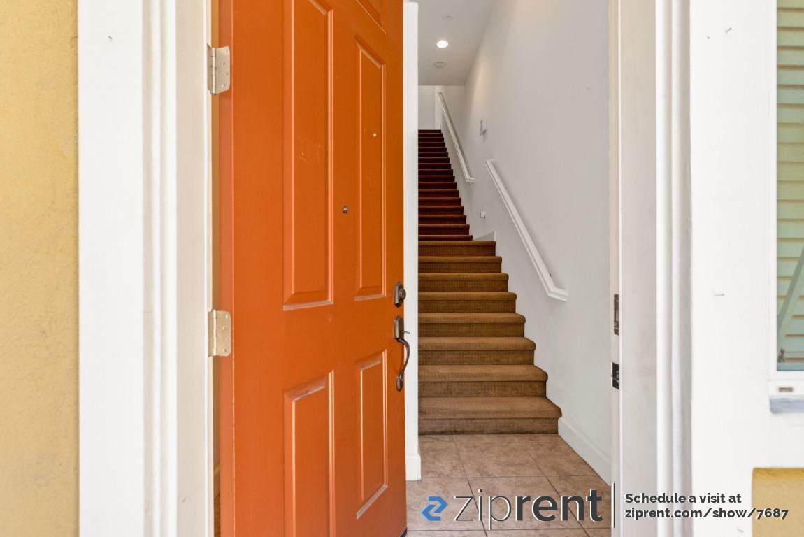 1701 Lee Way - Photo 3 of 20