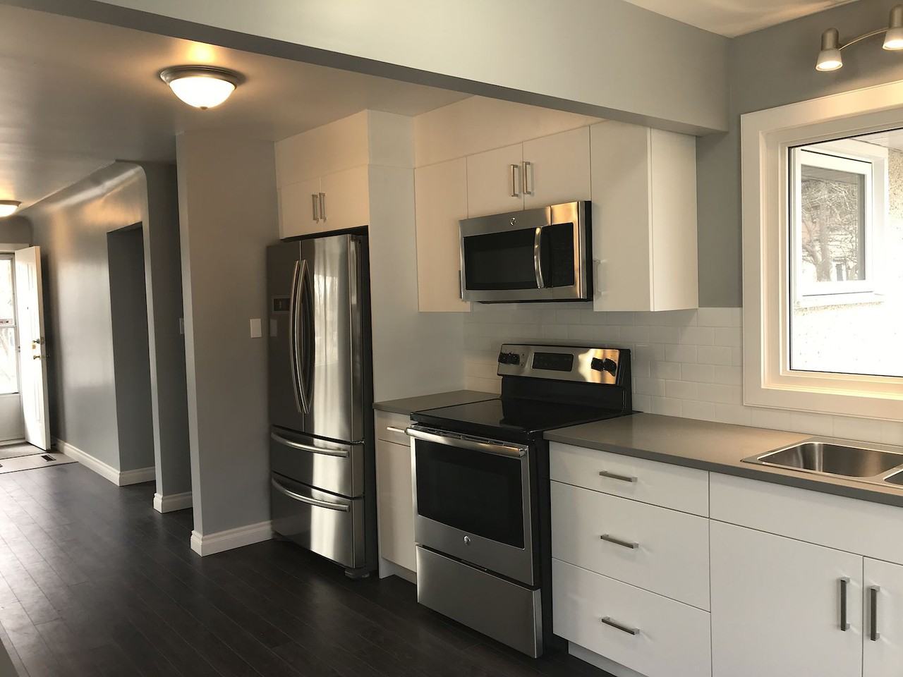 Upgraded spacious 3 bed 1 bath main floor*Utilities Included*Fenced