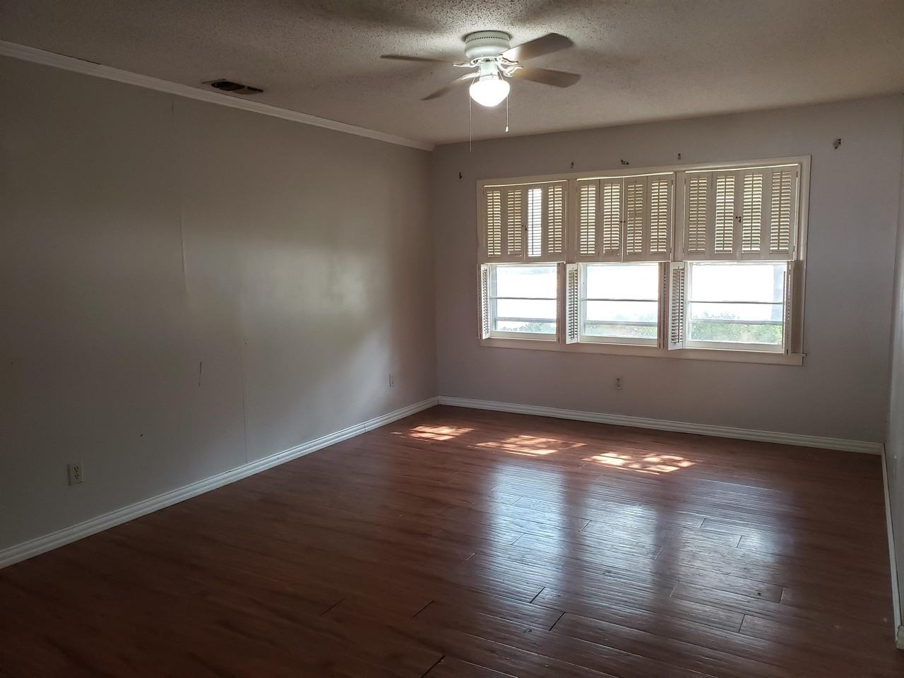 2224 S Willis St #1 - Photo 3 of 9