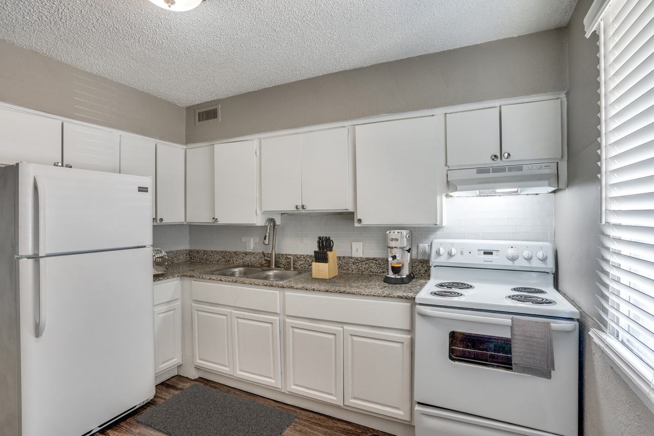 z-061722-Luna Blanca - Photo 2 of 18