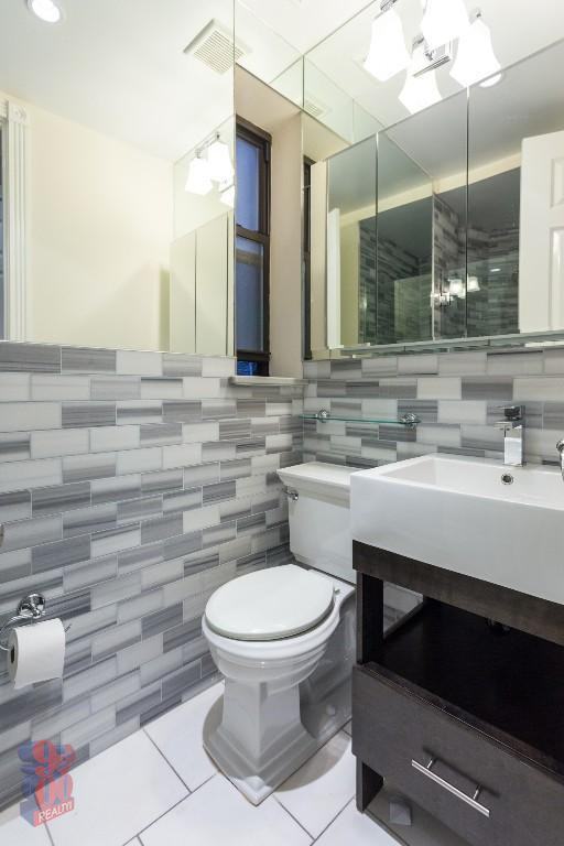 E 8th St #C2 - Photo 3 of 5