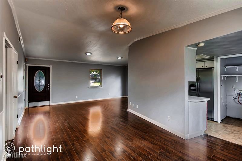 2210 Nottingham Dr - Photo 3 of 12