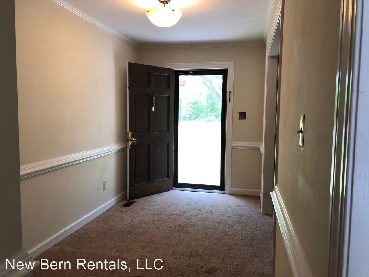 3211 Wedgewood Dr - Photo 2 of 19