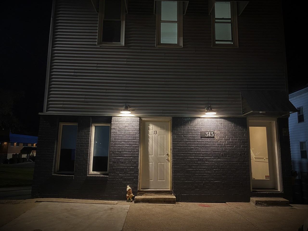 313 S Cascade St - Photo 2 of 11