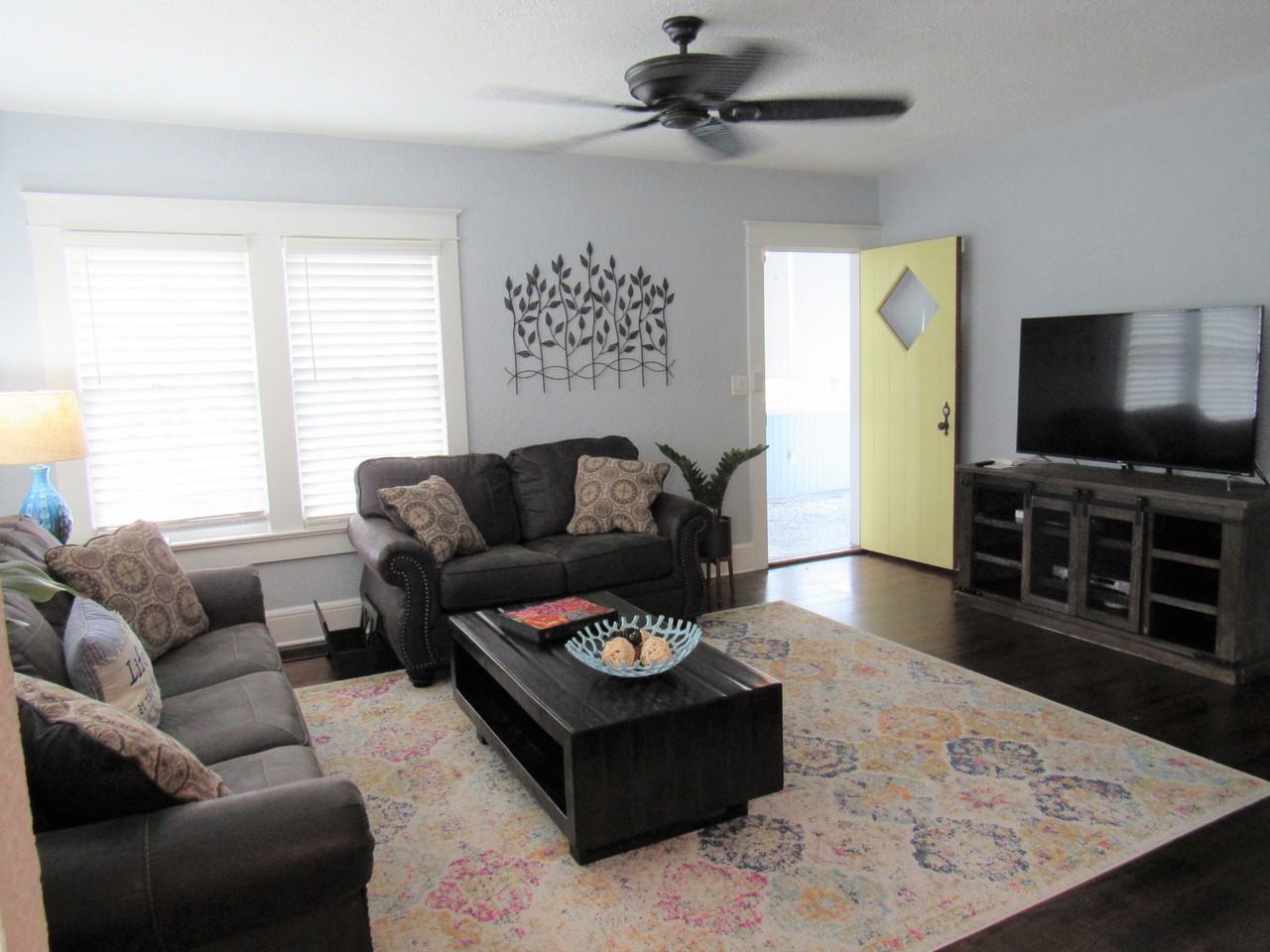 444 Nautilus Ave - Photo 2 of 13