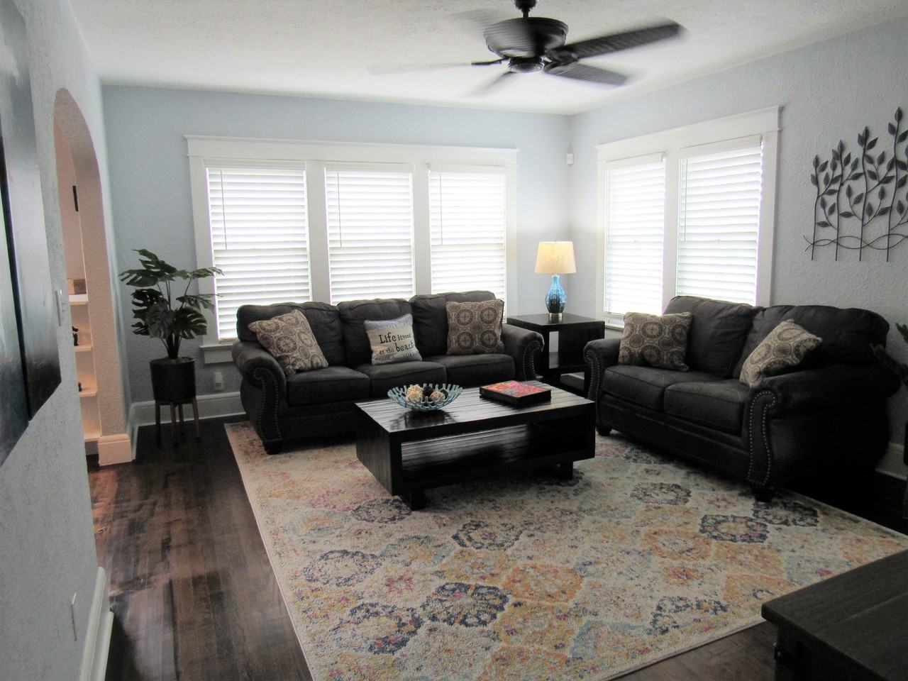 444 Nautilus Ave - Photo 3 of 13