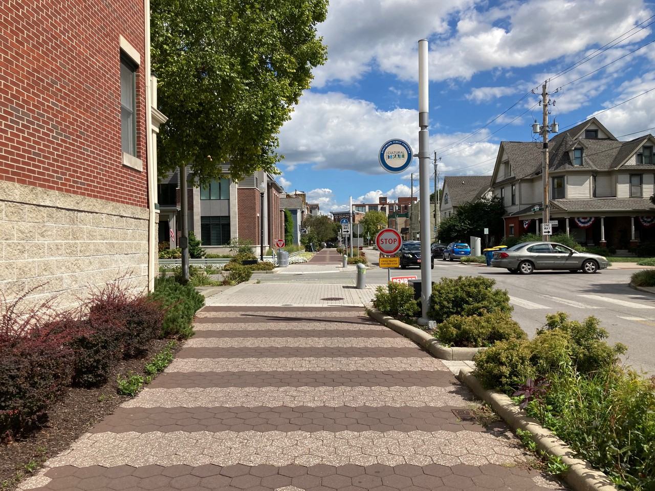 450 E Walnut St - Photo 3 of 4