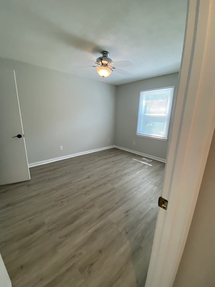 2412 Ne Bridgeport Dr - Photo 2 of 12
