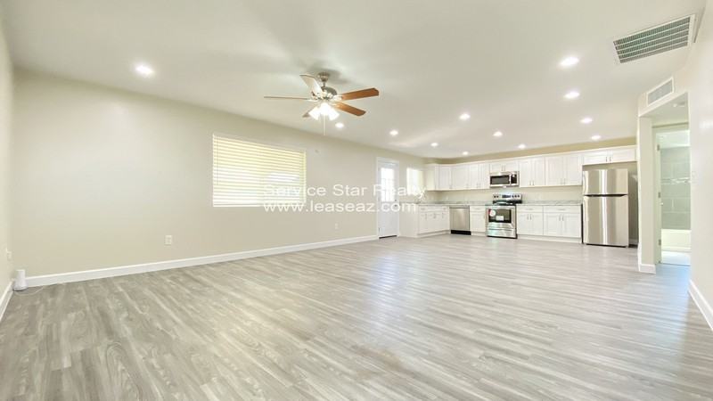 5936 W Seldon Ln - Photo 4 of 21