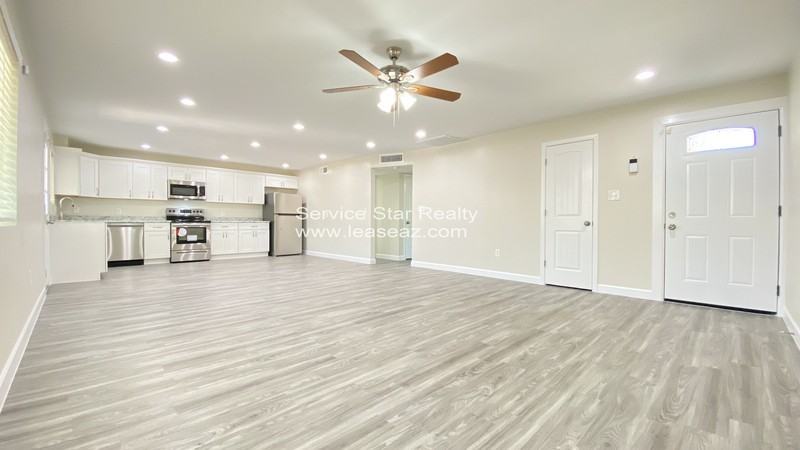 5936 W Seldon Ln - Photo 5 of 21