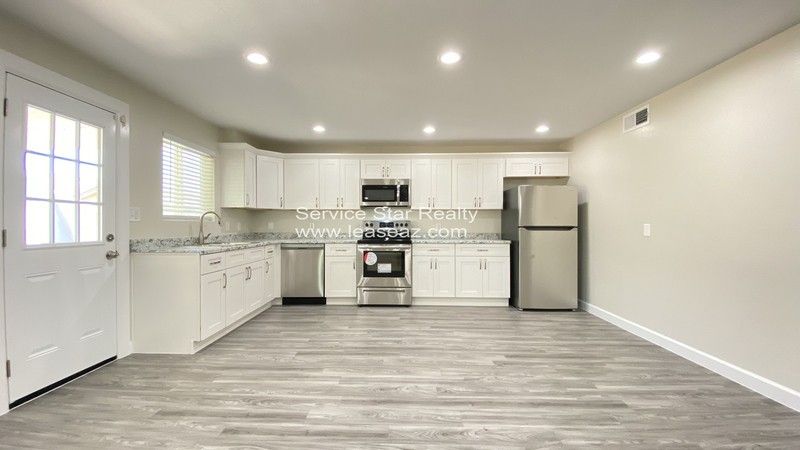 5936 W Seldon Ln - Photo 2 of 21