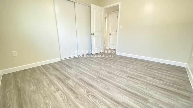 5936 W Seldon Ln - Photo 7 of 21