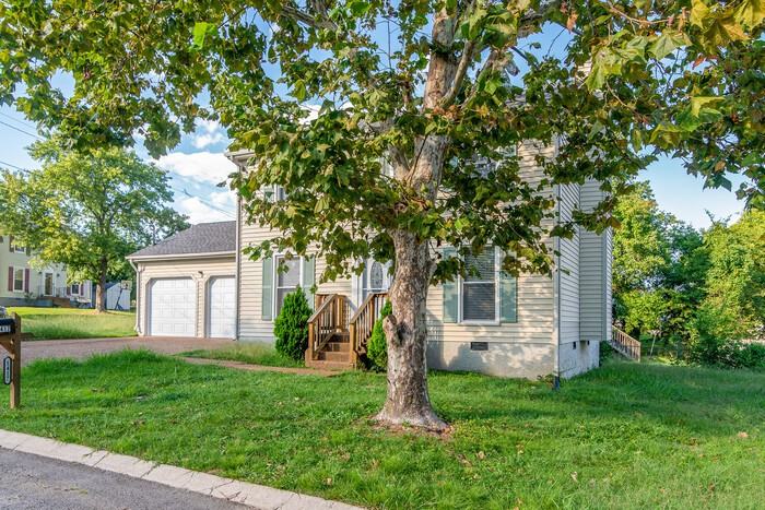 1417 Sixpence Pl - Photo 2 of 33