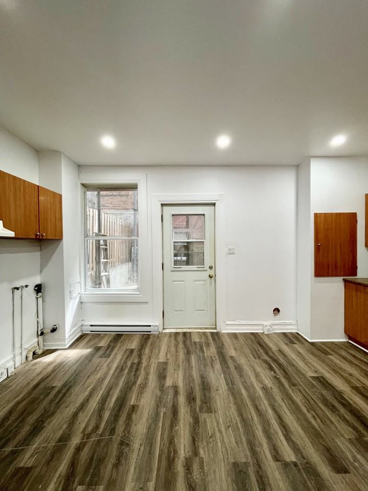3498 Rue Adam - Photo 3 of 9