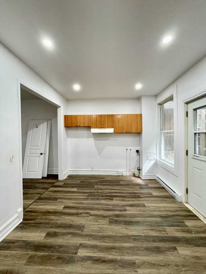 3498 Rue Adam - Photo 2 of 9