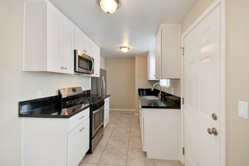 10615 California Ave - Photo 3 of 19