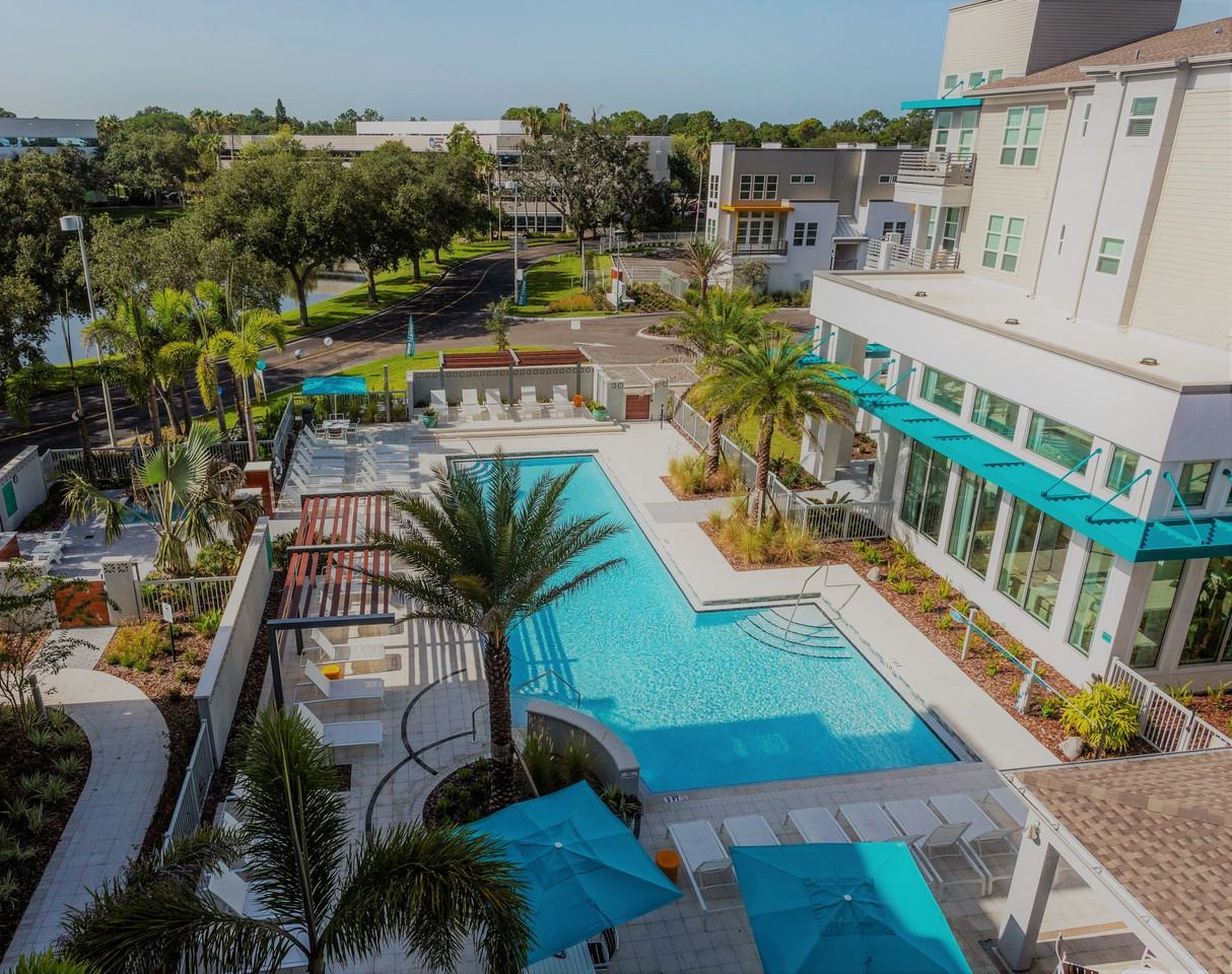 50 Paramount - Photo 3 of 23