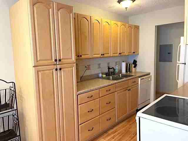 4560 Cedar Lake Rd S #3 - Photo 2 of 20