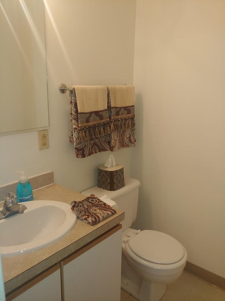 138 1/2 Freeman Ave #1 - Photo 3 of 18