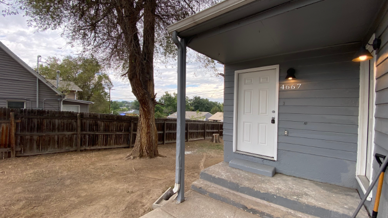 4667 W Exposition Ave - Photo 2 of 18