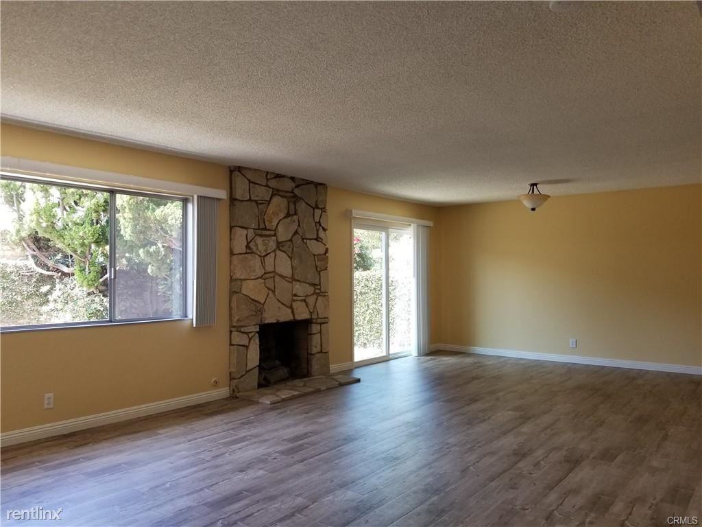 23007 Fonthill Ave - Photo 3 of 10