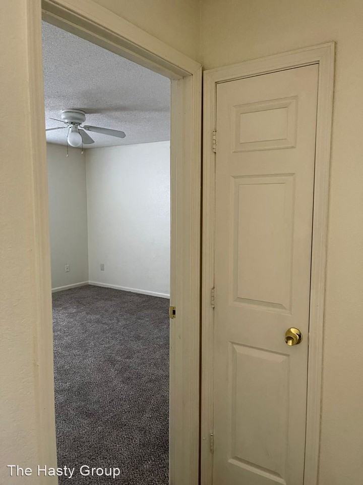 7425 Longview Rd - Photo 3 of 35