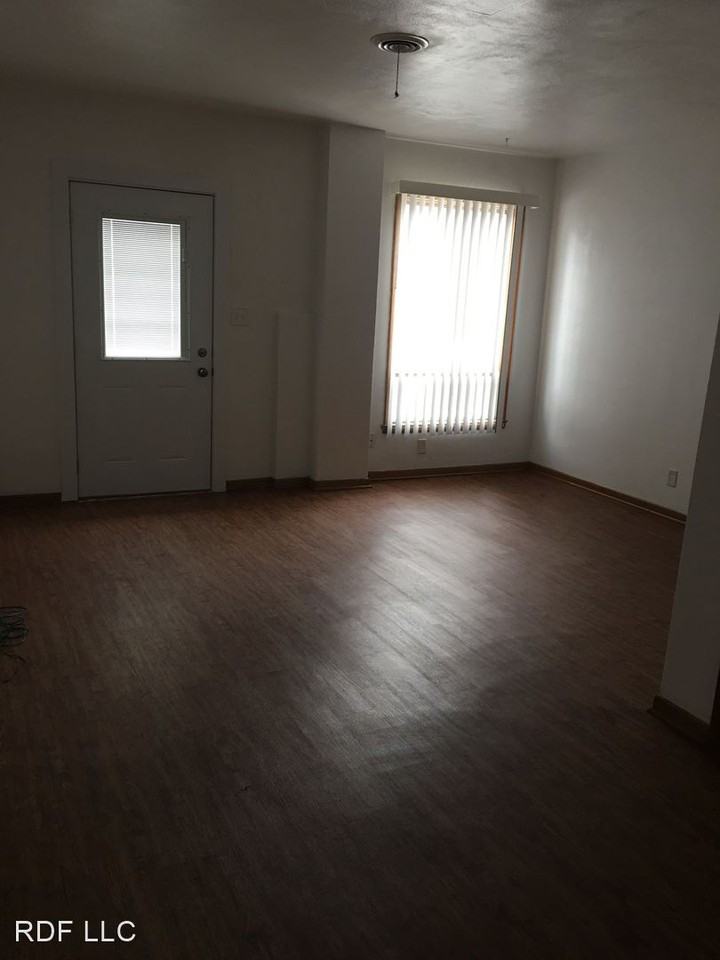 3433 - 3435 Valley Dr - Photo 2 of 15