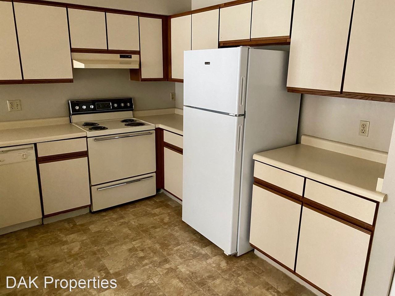 W201 N16649 Hemlock - Photo 2 of 11