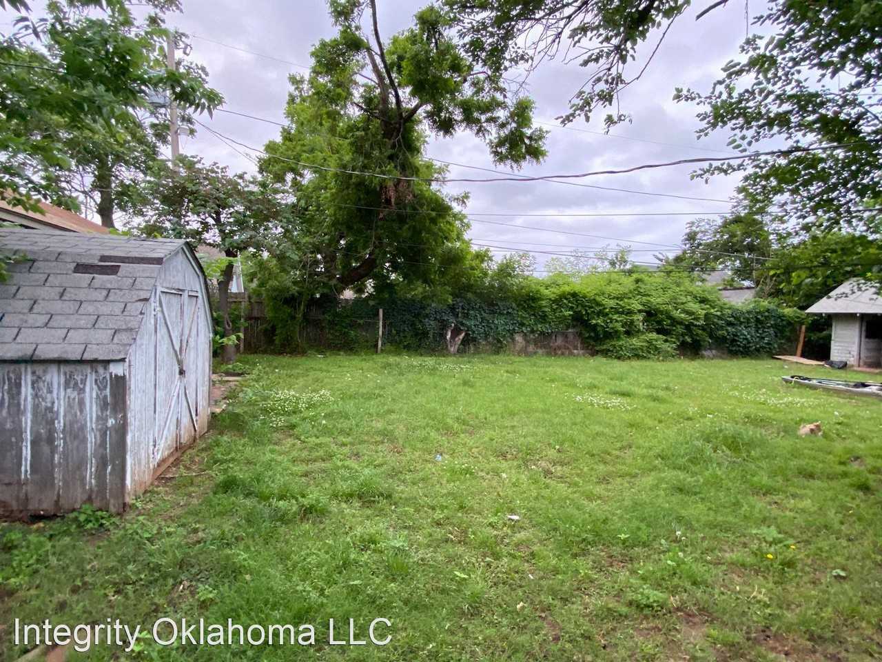 2921 Nw 20th St - Photo 3 of 10