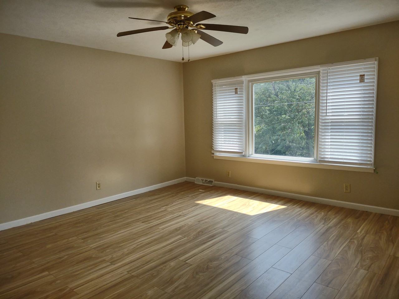 860 Terrace Dr - Photo 3 of 15