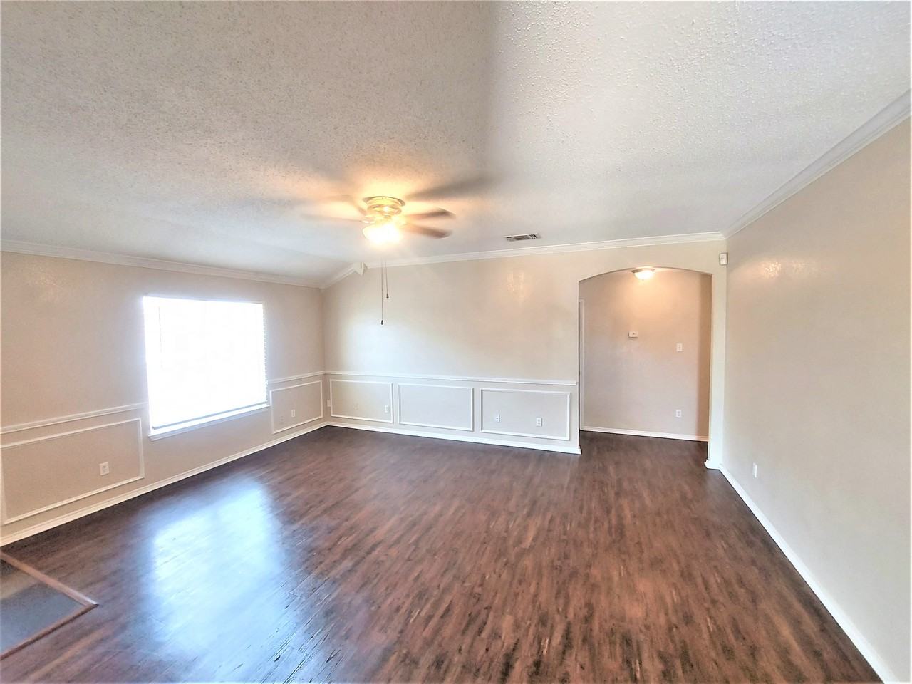 8117 Sweetwater Ln - Photo 3 of 12