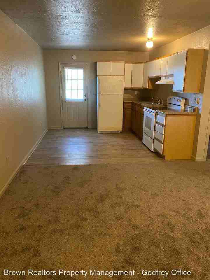 22434 Hollow Ave - Photo 3 of 10