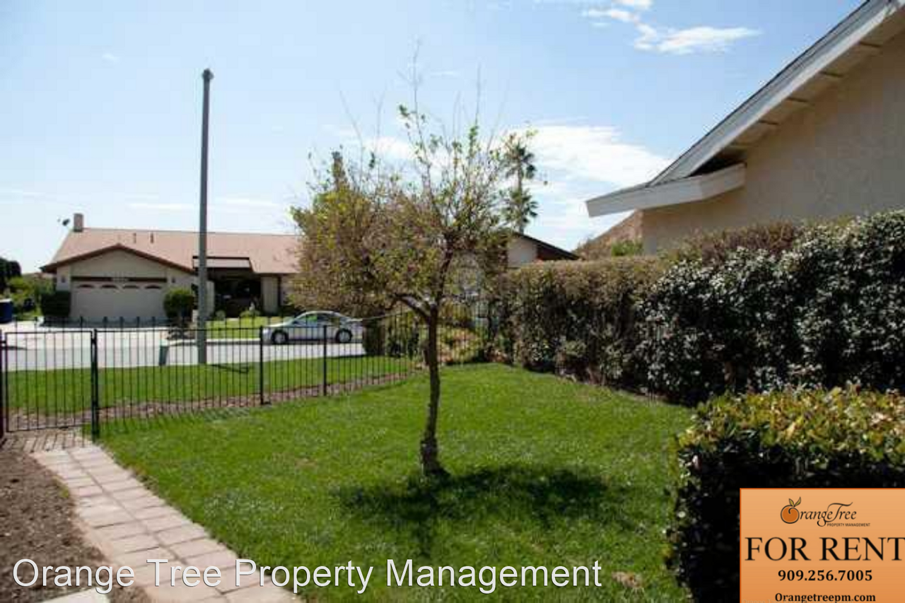 3025 Small Canyon Dr - Photo 2 of 8