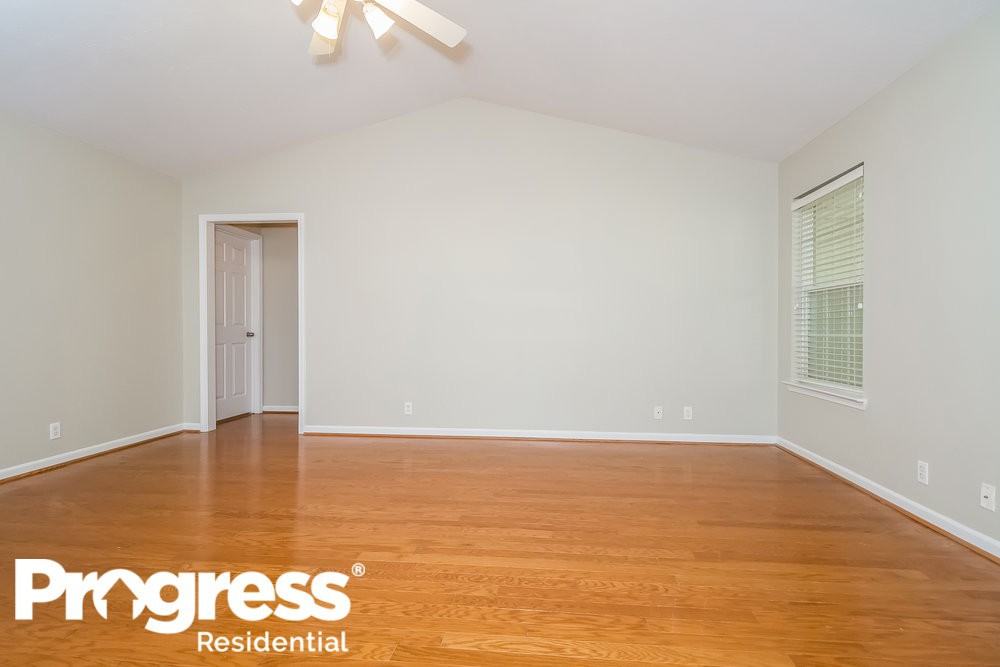 7113 S Hampton Blvd - Photo 3 of 18