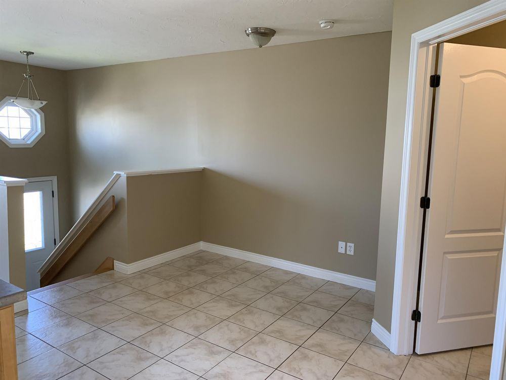 180 Lonsdale Dr - Photo 3 of 13