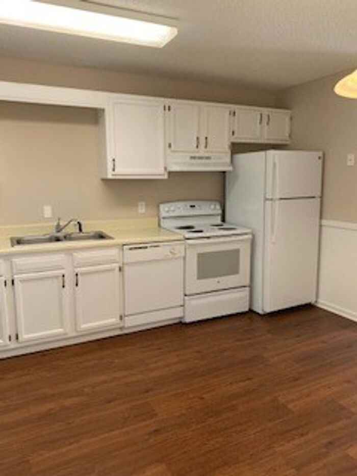 2728 White Oak Ln - Photo 3 of 9