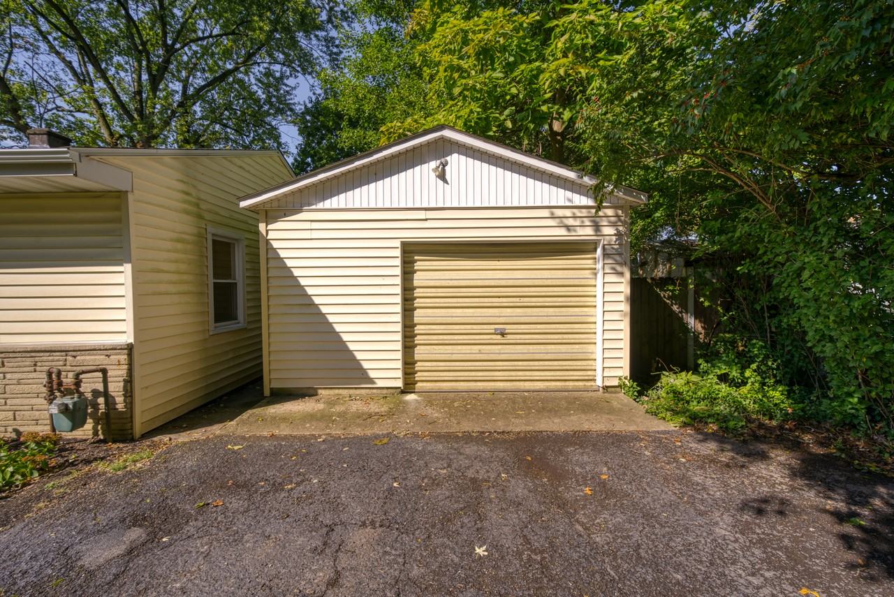 3973 Sharon Avenue - Photo 3 of 21