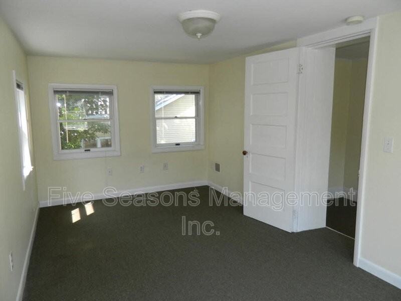 70 Adams St ## 74 - Photo 2 of 36