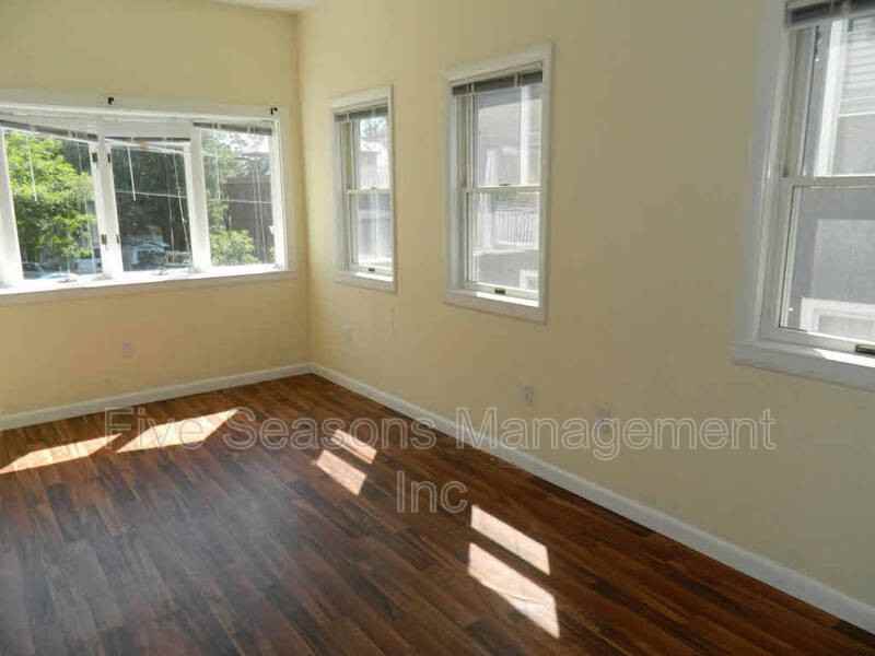 70 Adams St ## 74 - Photo 3 of 36