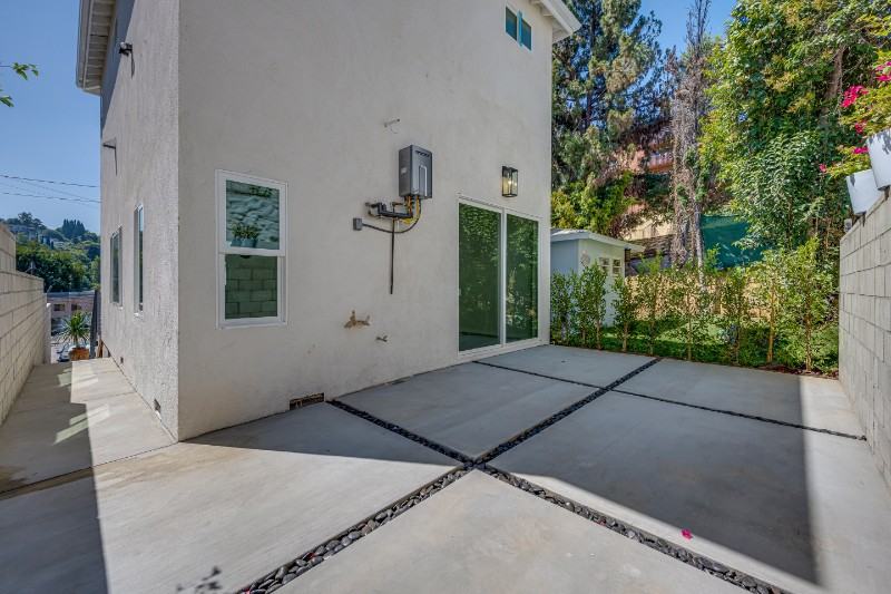 2611 Hyperion Avenue - Photo 7 of 28