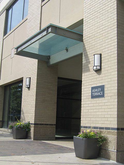 111 N Ashley St - Photo 2 of 14