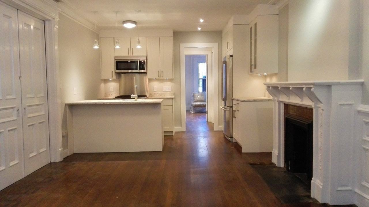 154 Saint Johns Pl - Photo 3 of 8