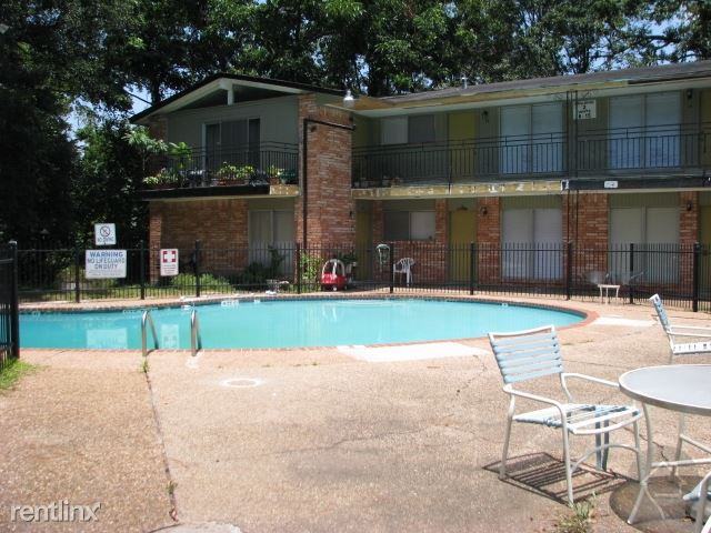 Acre Villa - Photo 3 of 3