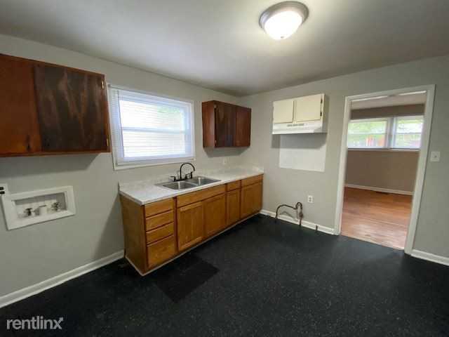 1510 Hooks St - Photo 3 of 11
