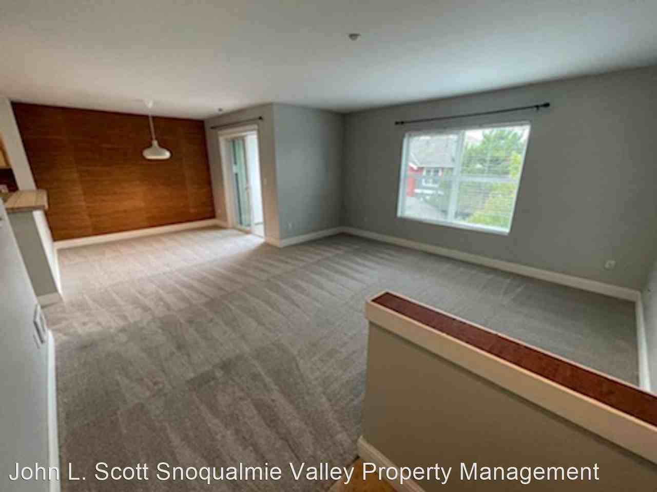 1698 25th Pl Ne #303 - Photo 2 of 17