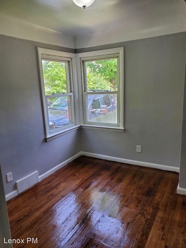 157 E Iroquois Rd - Photo 3 of 15