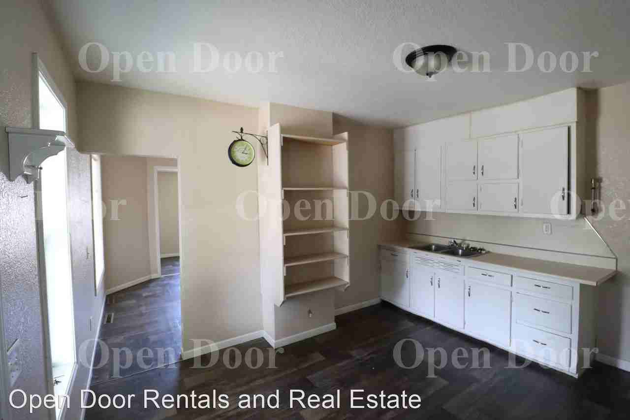 17630 Antwerp Rd - Photo 2 of 24